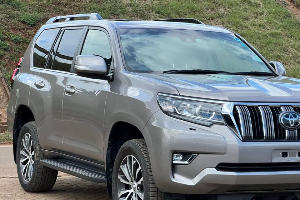 BKK AUTO EXPORt TOYOTA LAND CRUISER
